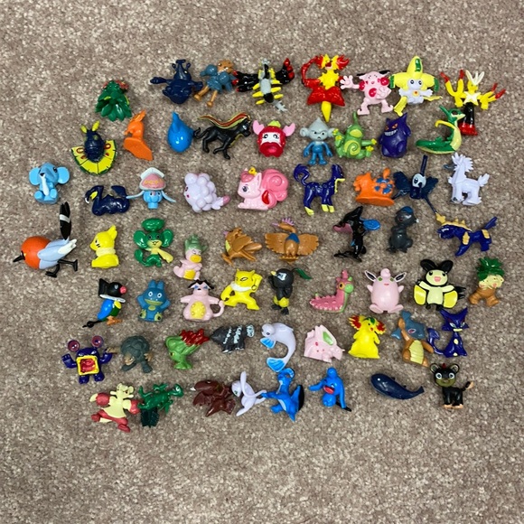 60 mini Pokémon figures vguc 1”